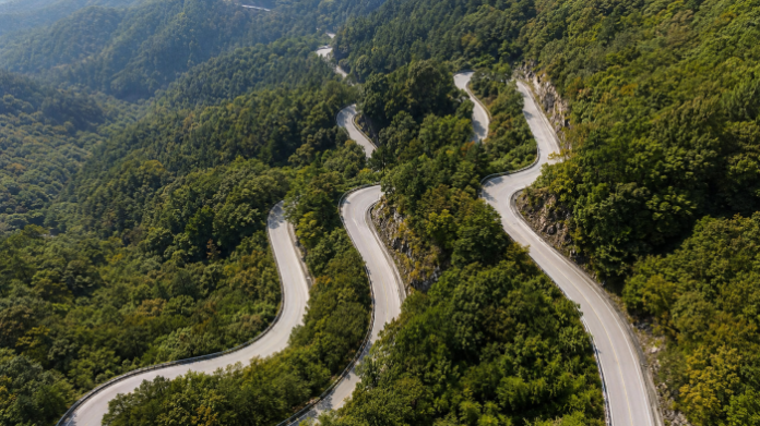 jinan-moraejae-winding-mountain-road 진안 모래재 숲 사이로 이어지는 굽이진 고갯길