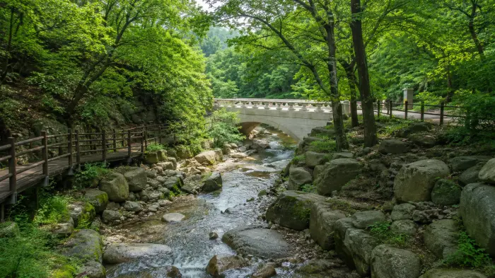 진관사계곡 돌다리와 북한산 계류