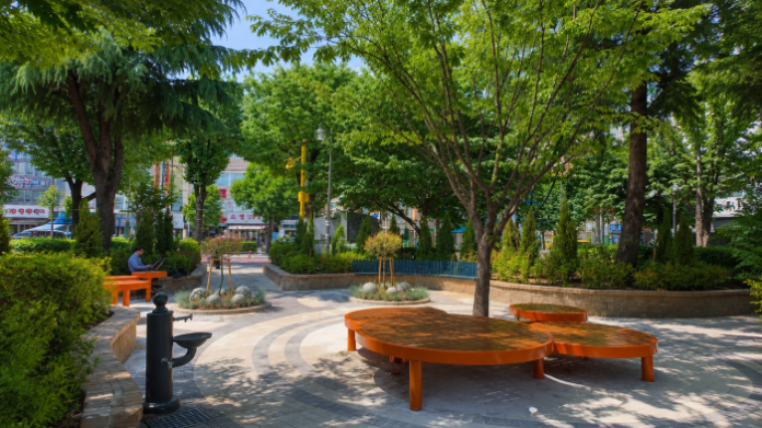 mansusan-barrier-free-boardwalk-summer 인천 만수산 숲속을 완만하게 돌아가는 무장애 데크길