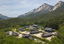 문경 희양산 아래 자리한 봉암사 전경
