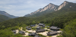문경 희양산 아래 자리한 봉암사 전경