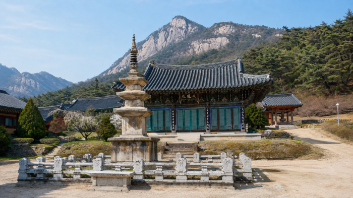 문경 봉암사 삼층석탑과 희양산