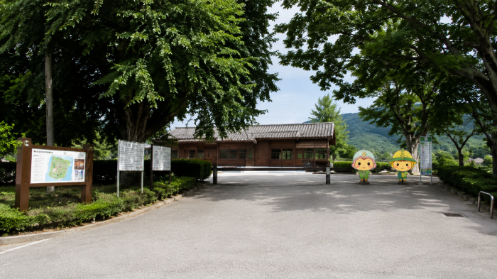 남원 구 서도역 나무 그늘과 관광지 입구