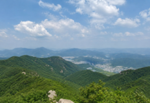 남양주 천마산, 해발 812m 정상까지 4개 코스…천마산역에서 바로 오르는 수도권 당일 산행 남양주 천마산 정상에서 바라본 여름 산 능선과 도심 전경