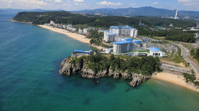 samcheok-beach-aerial-view 넓은 백사장과 푸른 동해가 펼쳐진 삼척해수욕장 항공 전경