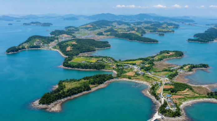sameon-bito-island-coast-aerial-view 사천 비토섬과 월등도 주변 남해 다도해 전경