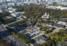 서울 봉은사, 봉은사역 135m 걸었더니 23m 미륵대불과 1200년 숲이 나온다 서울 강남 봉은사와 코엑스 일대 도심 전경