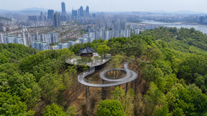 seoul-yongwangsan-skywalk-aerial-main 서울 양천구 용왕산 스카이워크와 용왕정 한강 조망