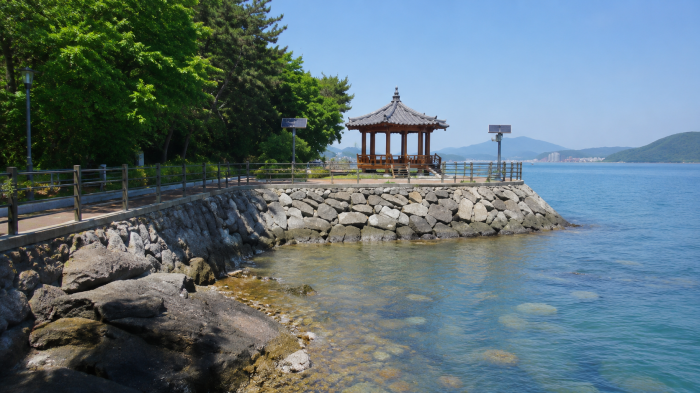 통영 광바위 수변산책길 해안 정자