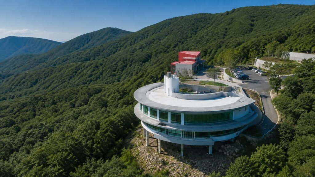 의령 한우산 별천지, 해발 800m에 객실 10실뿐…54억 들인 ‘별 숙소’ 8월 20일 문 열었다