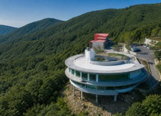 해발 800m 한우산 숲에 자리한 의령 한우산 별천지 전경