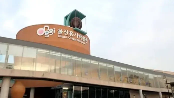 ulsan-oegosan-onggi-museum-overview 울산 외고산 옹기마을 울산옹기박물관과 야외 전시공간 전경