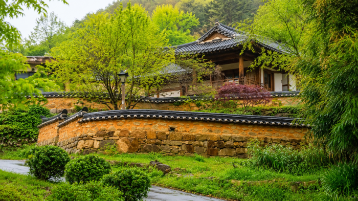 완주 오성한옥마을 돌담과 전통 한옥