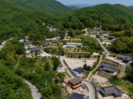 완주 오성한옥마을 종남산 자락 한옥마을 전경