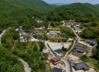 완주 오성한옥마을 종남산 자락 한옥마을 전경