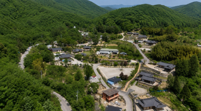 완주 오성한옥마을 종남산 자락 한옥마을 전경