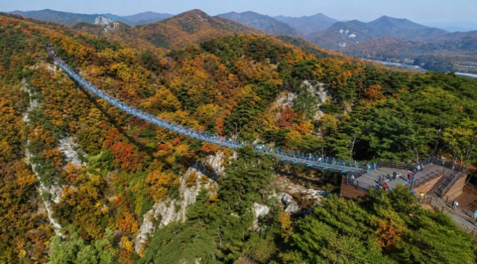 원주 소금산 그랜드밸리, 972m 케이블카로 오르는 출렁다리 절벽 코스 원주 소금산 그랜드밸리 출렁다리와 가을 산세