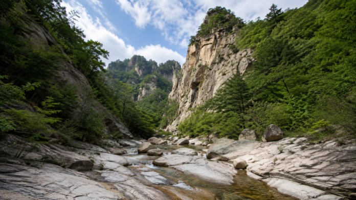 yangyang-jujeongol-valley-rock-cliffs 양양 주전골 계곡과 남설악 기암절벽의 여름 풍경