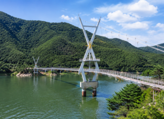 영천 보현산댐 출렁다리 530m 하늘길, 운영시간·주차·야간풍경 총정리 보현산댐 수면 위로 길게 이어진 영천 보현산댐 출렁다리 전경