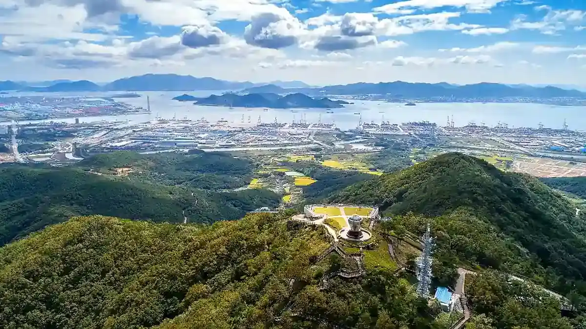 광양 구봉산에서 내려다본 광양만과 광양항 전경