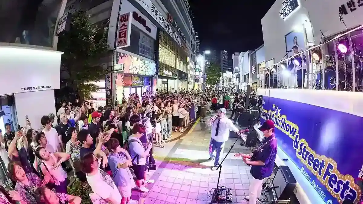 부산 광복로 발코니 뮤직쇼 거리 공연