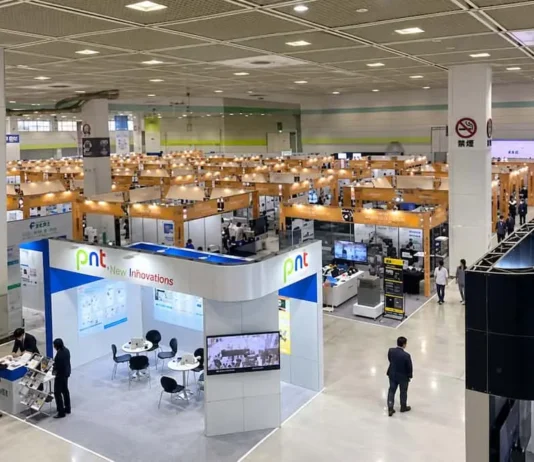 INTRA 2026 국제첨단소재기술대전, 반도체·배터리 소재 150개사 코엑스 집결 INTRA 2026 국제첨단소재기술대전을 상징하는 대형 첨단소재 산업 전시장 전경
