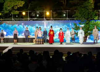 “사도세자 융릉서 뮤지컬 본다”… 12개 조선왕릉축전, 오늘 15일 티켓 오픈 2025 세계유산 조선왕릉축전 야외 무대에서 공연이 펼쳐지는 모습