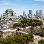名古屋の都市スカイラインを背景に望む名古屋城