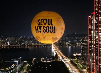 “서울 하늘에 두 개의 달 뜬다”… 추석 여의도 ‘서울달’ 밤 11시까지 서울 여의도 야경 위로 떠오른 서울달과 한강 야경