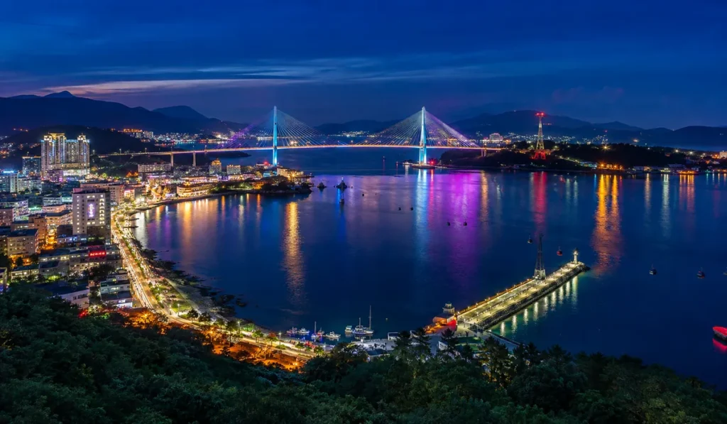 여수 밤바다 ‘자고 가자’…야간관광에 최대 2만원 숙박 할인