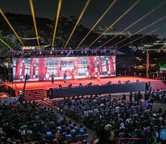 Eight Nights With a King: Suwon Brings Jeongjo’s Royal Journey Back to Life King Jeongjo Royal Procession fills a major street during the Suwon Hwaseong Cultural Festival