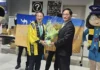 에어서울, 인천~요나고 12월 26일부터 매일 운항…취항 10주년 인천~요나고 취항 10주년 행사에서 기념 촬영하는 히라이 신지 지사와 김중호 대표