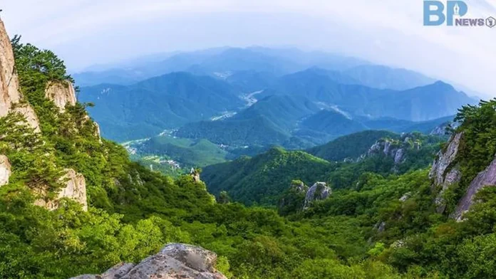 완주 대둔산도립공원 암봉과 계곡 전경