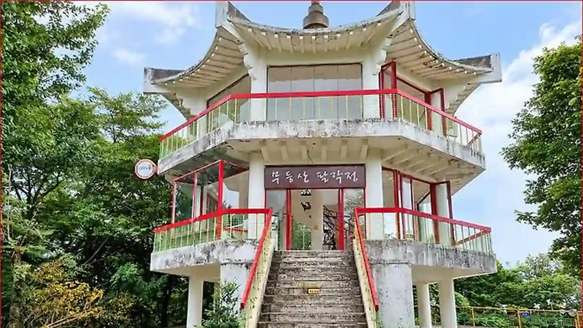 광주 지산유원지 팔각정 전망대와 계단