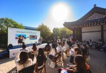 “한국은 눈으로만 보는 게 아니다”… 박보검과 창경궁서 ‘소리 여행’ 창경궁에서 열린 코리아 사운드 저니 행사