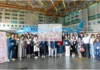 대한항공·아시아나 부모님도 한자리에… 통합 앞두고 ‘한 가족 만들기’ 시작됐다 대한항공과 아시아나항공 임직원 가족들이 정비격납고에서 기념촬영하는 모습