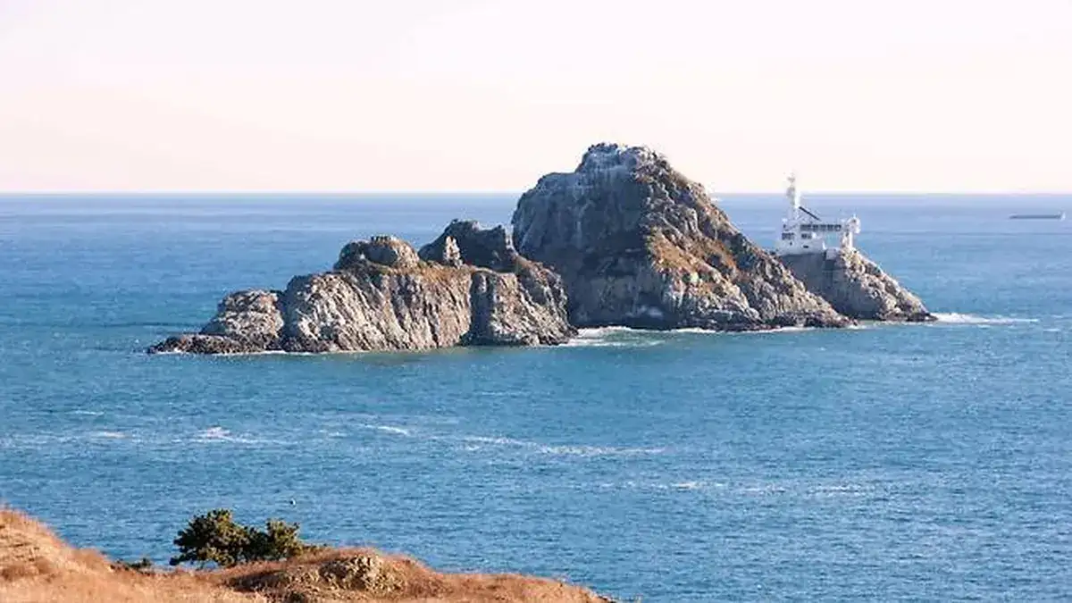 부산 오륙도 등대섬과 주변 바다