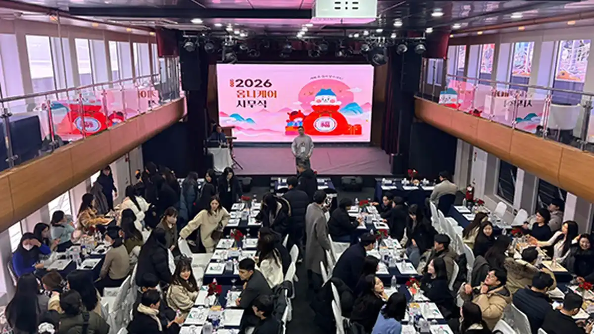 서울크루즈 선내 연회장에서 진행된 단체 행사