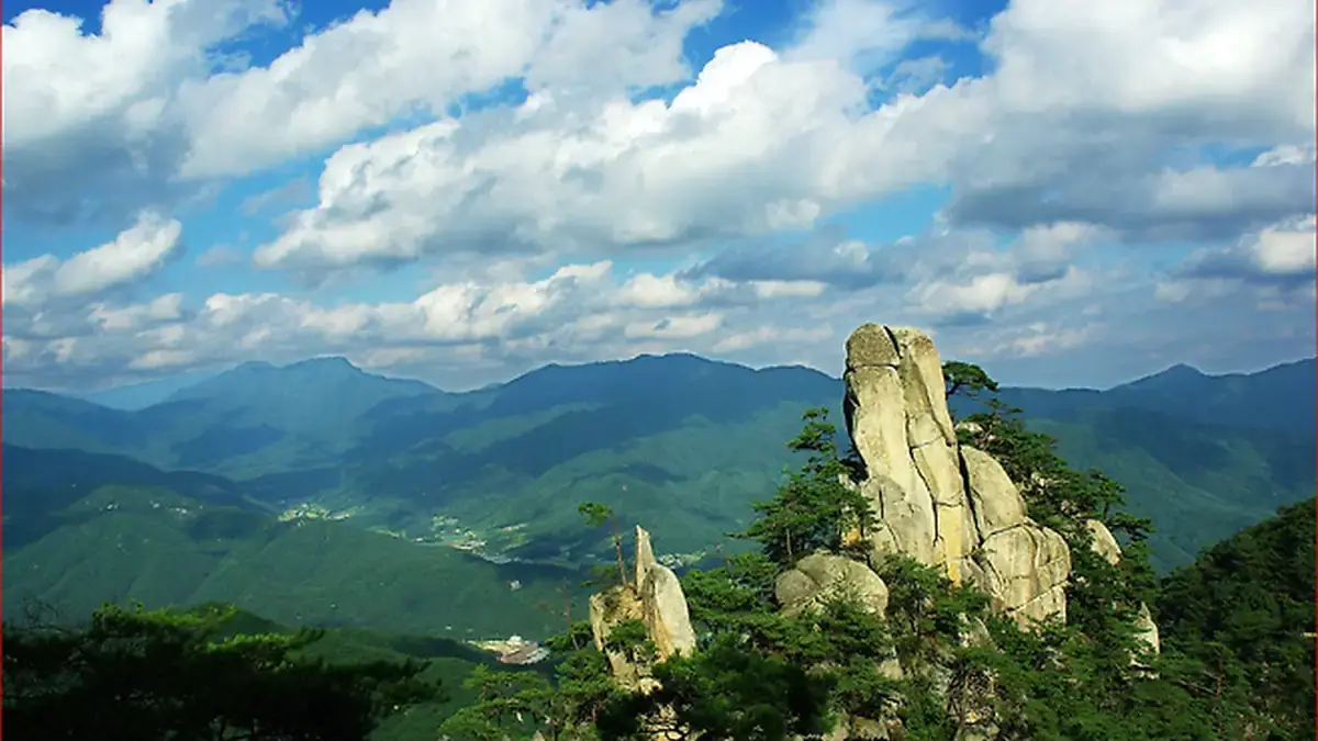 포천 운악산의 기암괴석과 경기 북부 산줄기